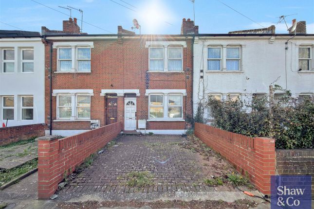 3 bed property, in Hanworth Terrace, £475,000