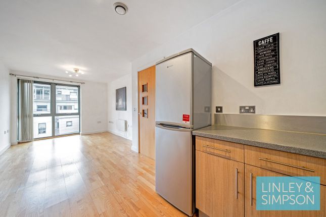 1 bed property, in Waterloo Apartments, £165,000