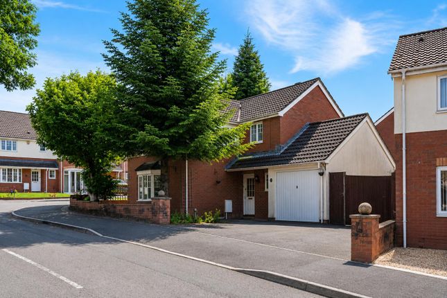 4 bed property, in Peppermint Drive, £400,000