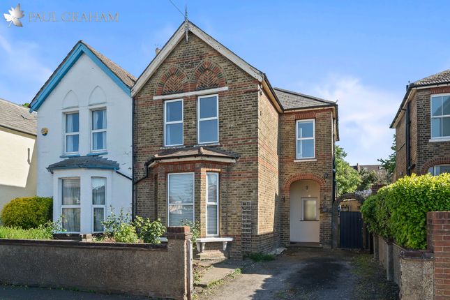 3 bed property, in Hinton Road, £595,000