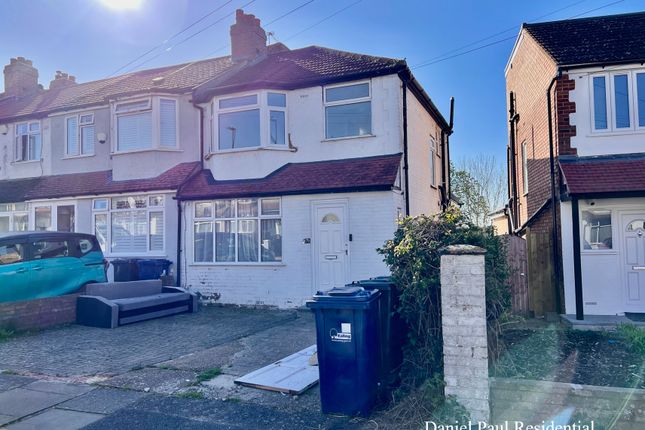3 bed property, in Conway Crescent, £575,000