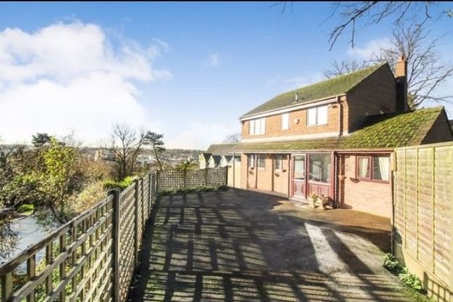 5 bed property, in Hart Hill Lane, £550,000