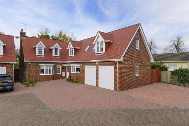5 bed property, in Heathfield Road, £800,000