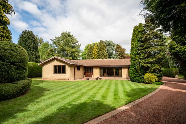 3 bed property, in Lindrick Common, £750,000