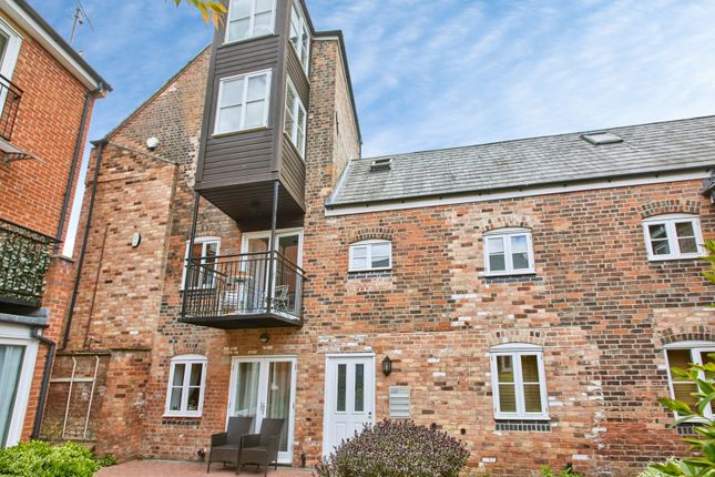 2 bed property, in Mill Gate, £130,000