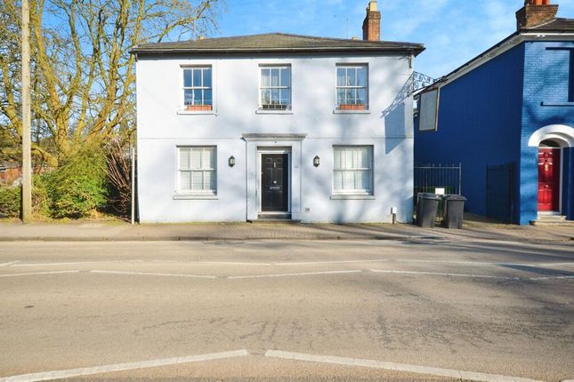 2 bed property, in Eastgate Street, £295,000