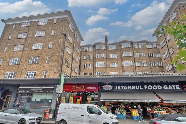 1 bed property, in Streatham High Road, £150,000