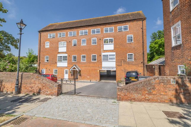 2 bed property, in West Street, £200,000