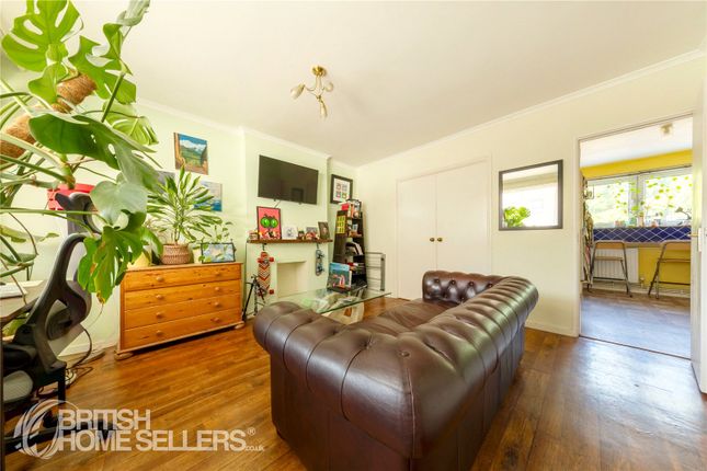 1 bed property, in Jamaica Road, £290,000