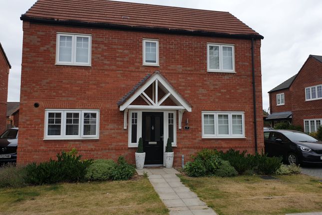 4 bed property, in Lodge Farm Close, £439,950