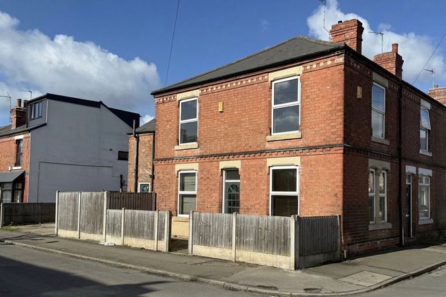 2 bed property, in Carnarvon Street, £160,000