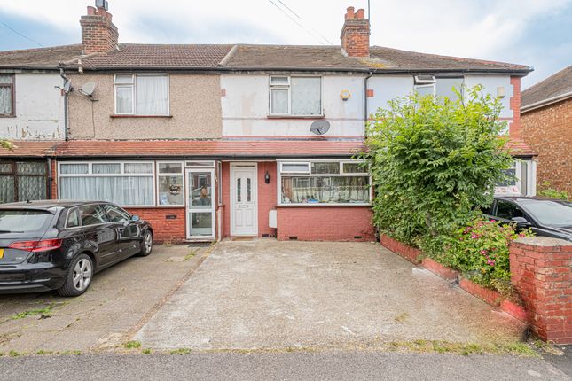2 bed property, in Lansbury Drive, £415,000