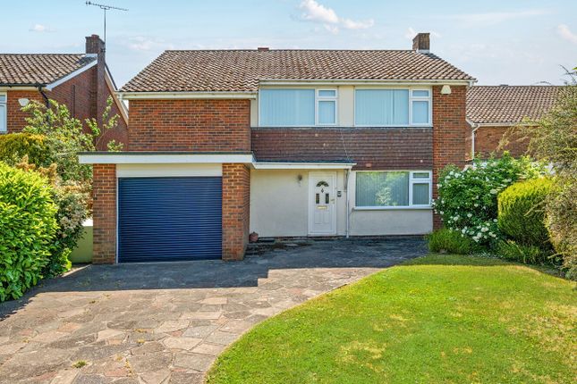 4 bed property, in Poplar Avenue, £800,000