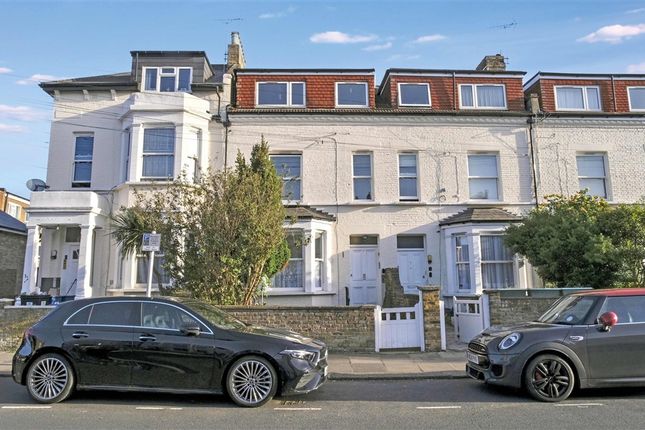 1 bed property, in St. Leonards Road, £175,000