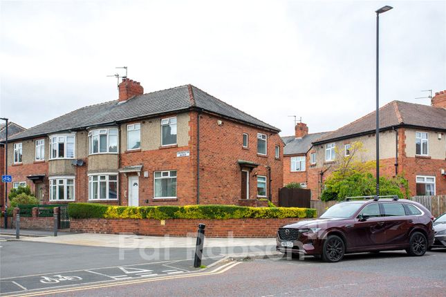 2 bed property, in Heaton Road, £180,000