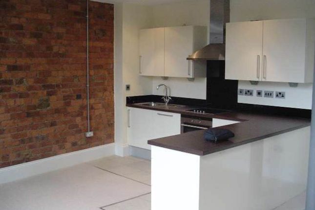 2 bed property, in Hick Street, £65,000