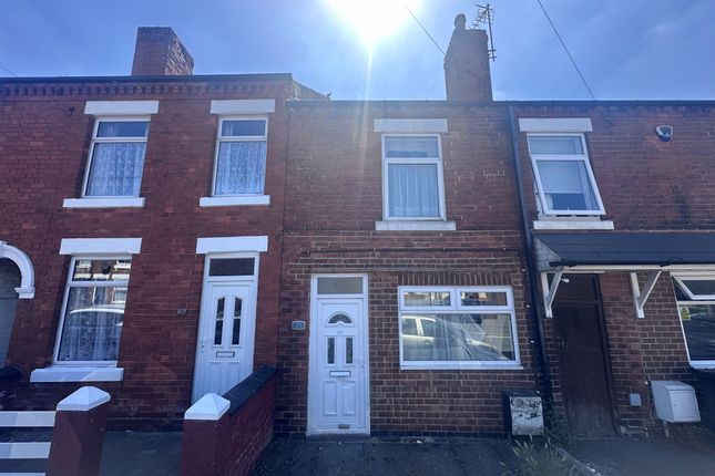 2 bed property, in Ray Street, £70,000