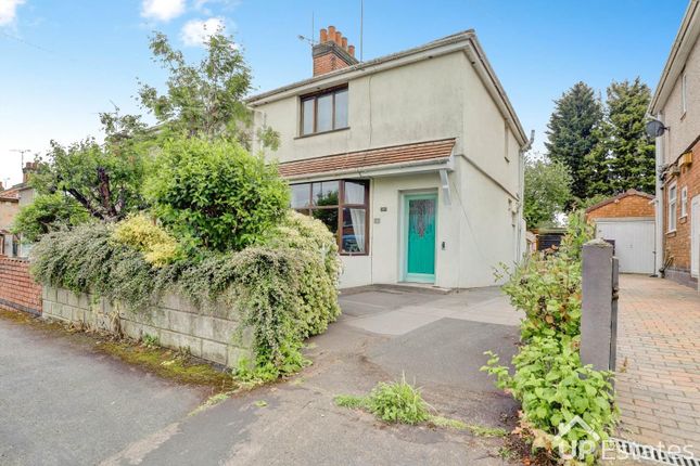 2 bed property, in Goodyers End Lane, £190,000