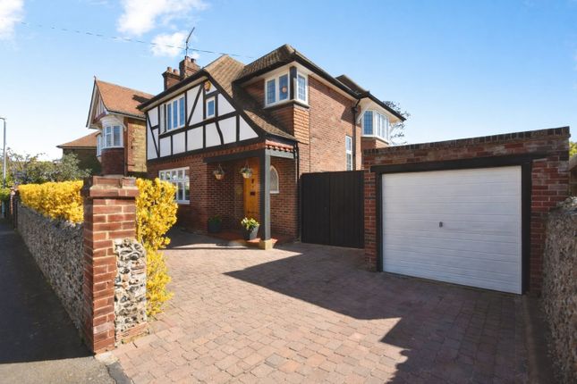 4 bed property, in Pierremont Avenue, £725,000