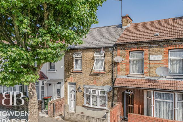 3 bed property, in Oakfield Road, £425,000