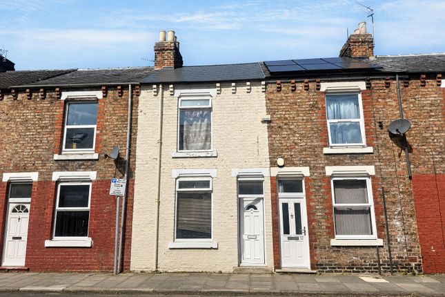 2 bed property, in Albany Street, £80,000