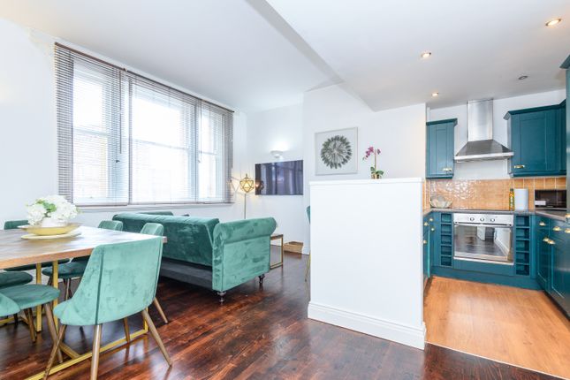 2 bed property, in 1 Dock Street LS10, £235,000