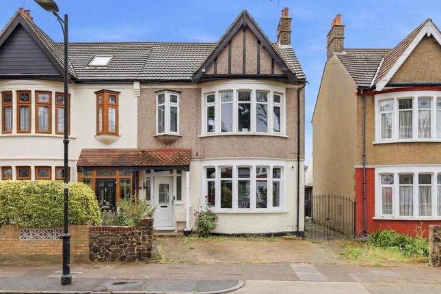 1 bed property, in Cheltenham Road, £180,000