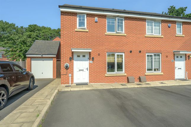 3 bed property, in Hyde Mill Drive, £285,000