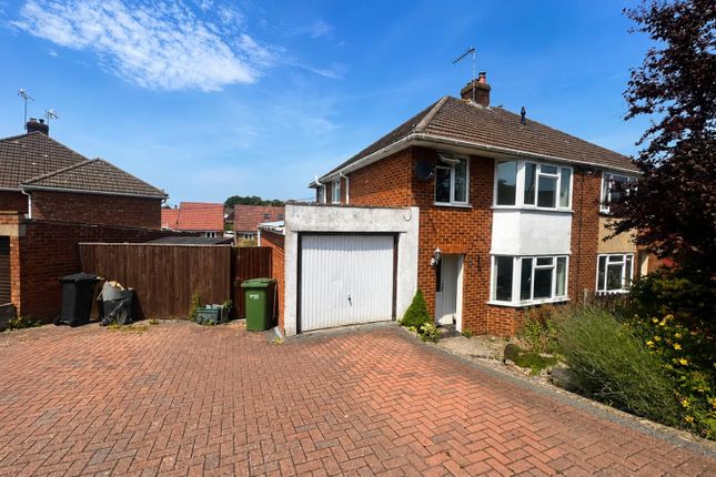 3 bed property, in The Crescent, £310,000