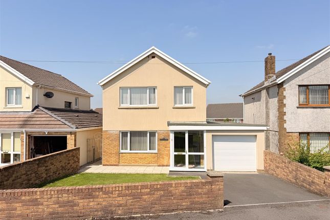 3 bed property, in Haulfryn, £299,995
