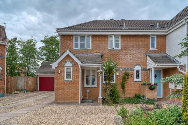 3 bed property, in Cloverfields, £250,000
