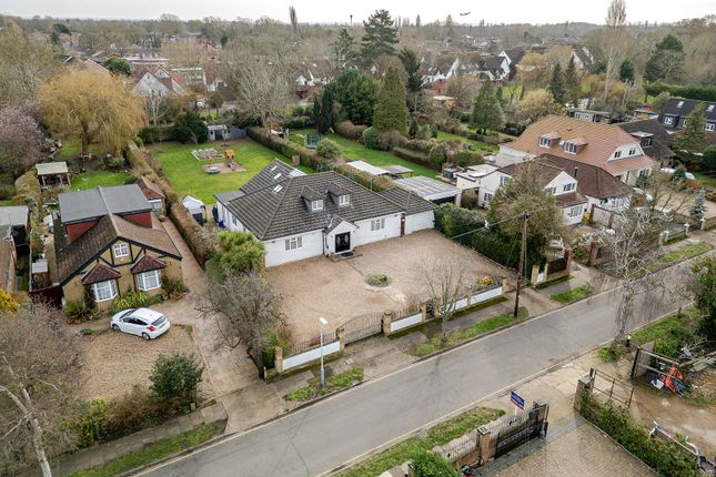 6 bed property, in Frays Avenue, £1,400,000