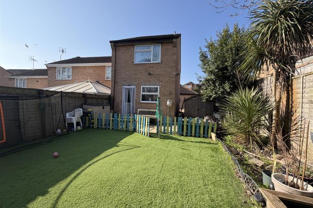2 bed property, in Glanville Gardens, £280,000