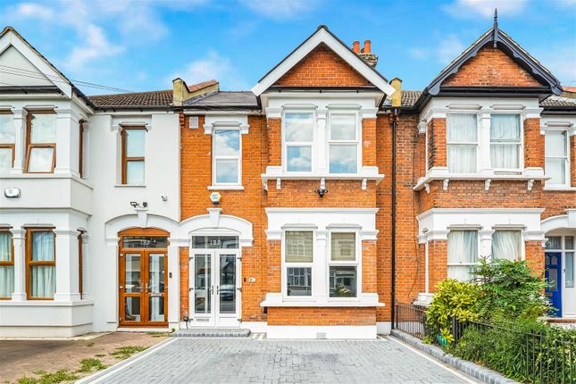 3 bed property, in Auckland Road, £625,000