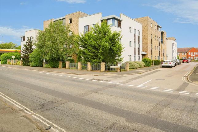 2 bed property, in London Road, £200,000