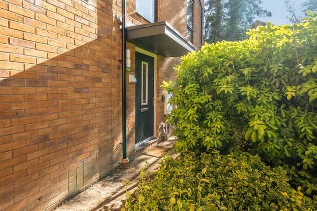 1 bed property, in Divot Way, £200,000