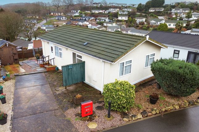 2 bed property, in Lewis Way, £90,000