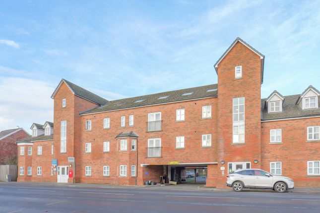 2 bed property, in Kenyon Lane, £83,000