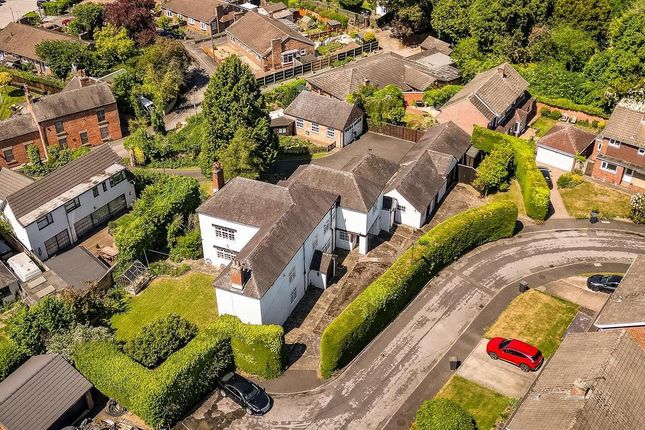 5 bed property, in School Lane, £800,000
