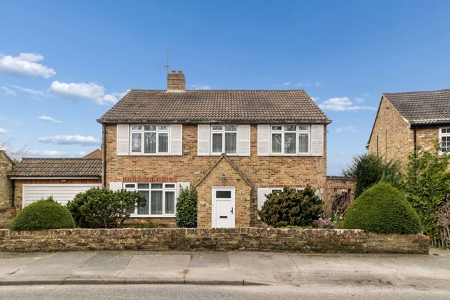 4 bed property, in Robins Orchard, £975,000