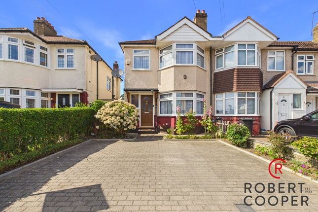 3 bed property, in Wentworth Drive, £475,000