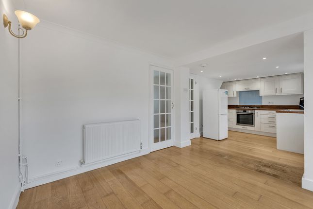 2 bed property, in Oakley Road, £500,000