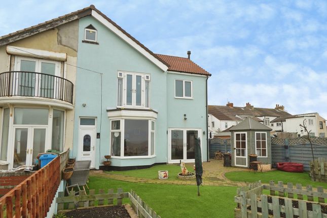 2 bed property, in The Promenade, £230,000