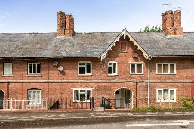 3 bed property, in Brick Terrace, £200,000