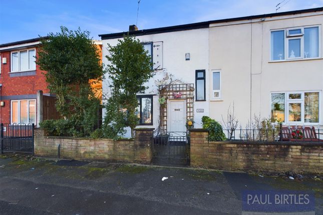 2 bed property, in Higher Road, £235,000