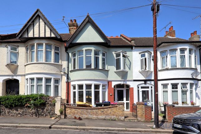 3 bed property, in Beedell Avenue, £380,000