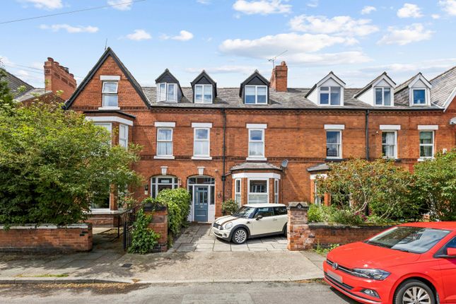 5 bed property, in Halkyn Road, £575,000
