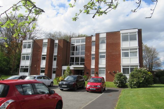 2 bed property, in Meade Close, £113,000