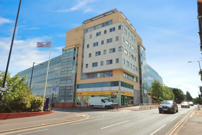 1 bed property, in Bramall Lane, £70,000