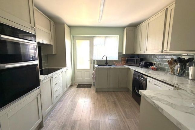 4 bed property, in Friars Way, £450,000
